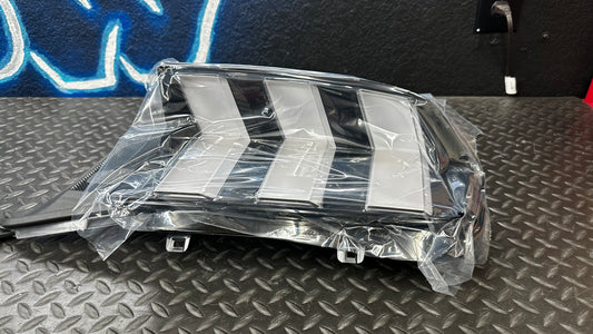 2024 ford mustang CLEAR tail light - DAMAGED (SEE DESCRIPTION)