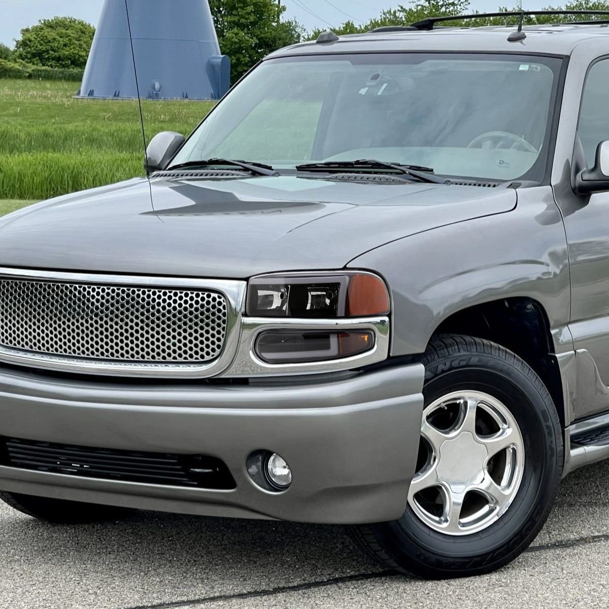 1999-2006 GMC Sierra Denali/2007 Sierra Classic Denali/2000-2006 Yukon/XL Denali Factory Style Headlights with LED Sequential Turn Signal Bumper Lights (Matte Black Housing/Clear Lens)
