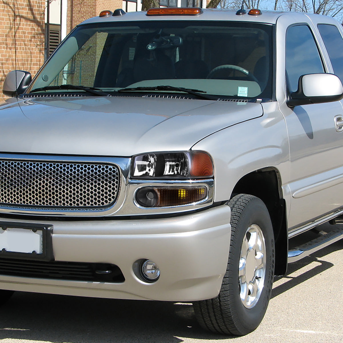 1999-2006 GMC Sierra 1500/2500/3500 Denali/2000-2006 Yukon/Yukon XL Denali Factory Style Headlights and Bumper Lights (Matte Black Housing/Clear Lens)