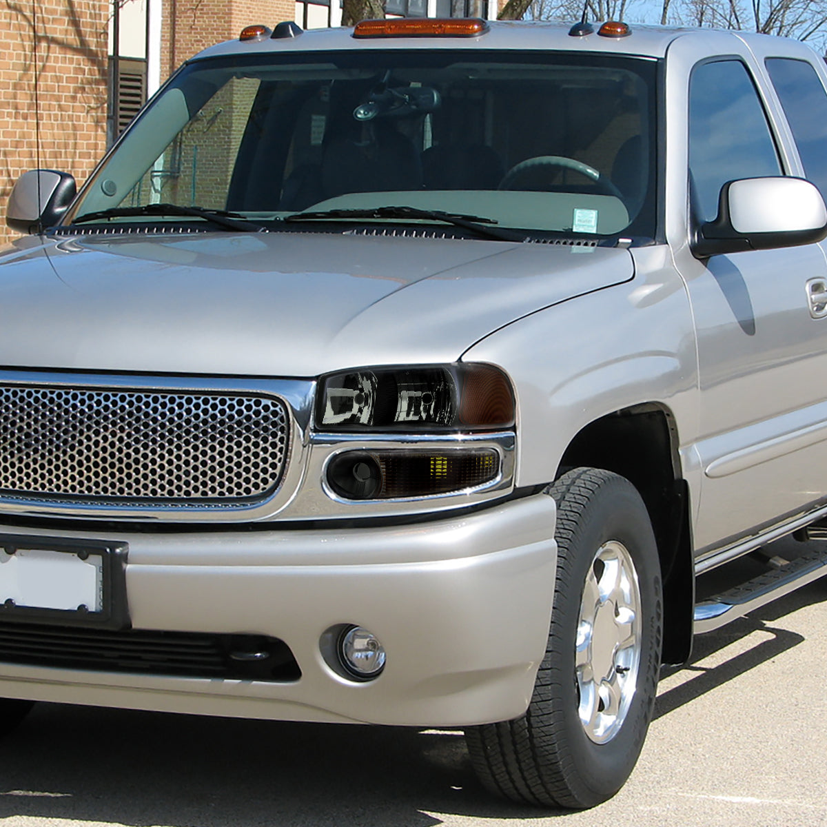 1999-2006 GMC Sierra 1500/2500/3500 Denali/2000-2006 Yukon/Yukon XL Denali Factory Style Headlights and Bumper Lights (Matte Black Housing/Smoked Lens)