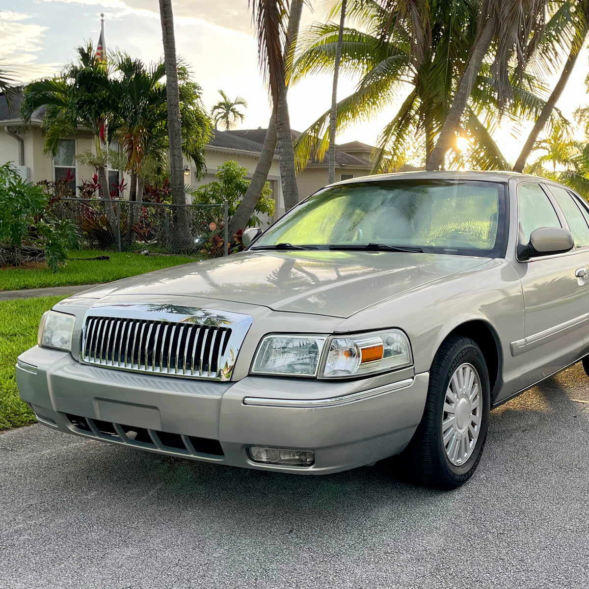 2006-2011 Mercury Grand Marquis Factory Style Headlights and Corner Lamps (Chrome Headlights/Clear Lens)