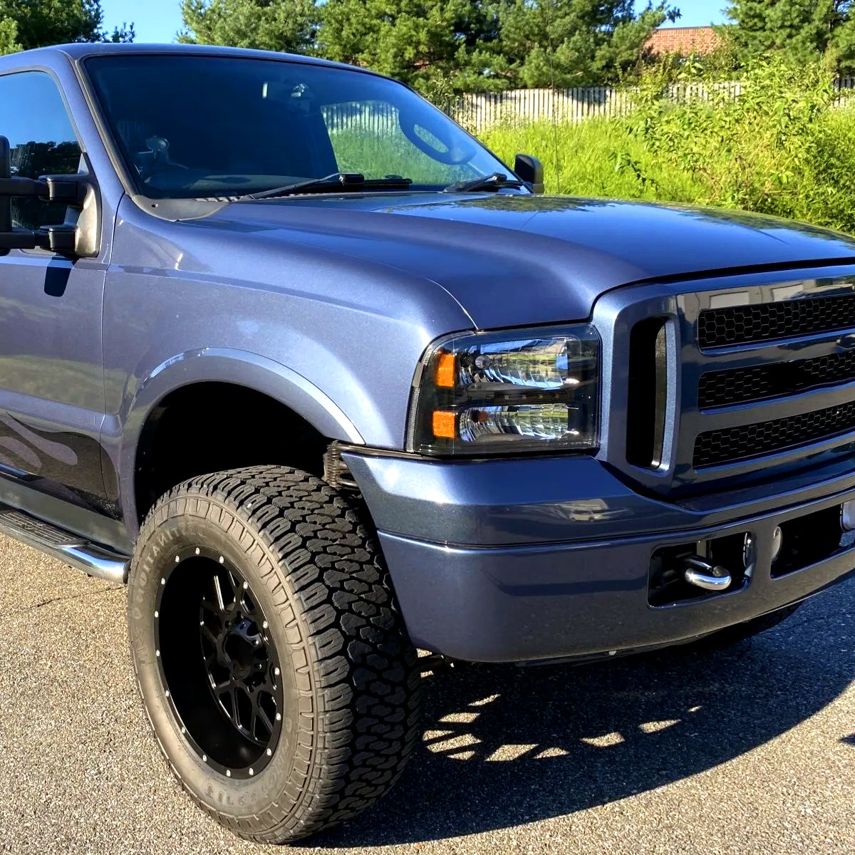 2005-2007 Ford F-250/F-350/F-450/F-550/Excursion Crystal Headlights w/ SMD LED Light Strip (Matte Black Housing/Clear Lens)