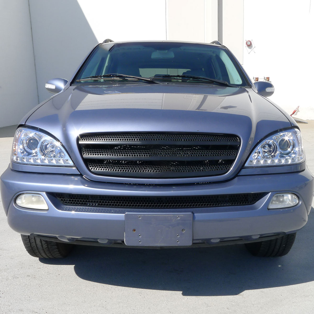 2002-2005 Mercedes Benz W163 ML Class Projector Headlights w/ SMD LED Light Strip (Chrome Housing/Clear Lens)
