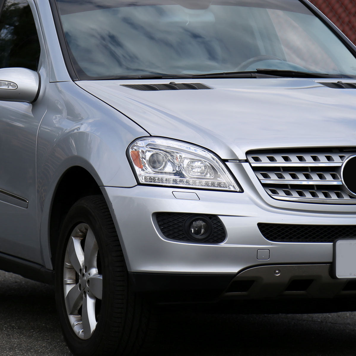 2006-2008 Mercedes Benz W164 ML Class LED Bar Projector Headlights w/ Sequential Turn Signal Lights (Chrome Housing/Clear Lens)