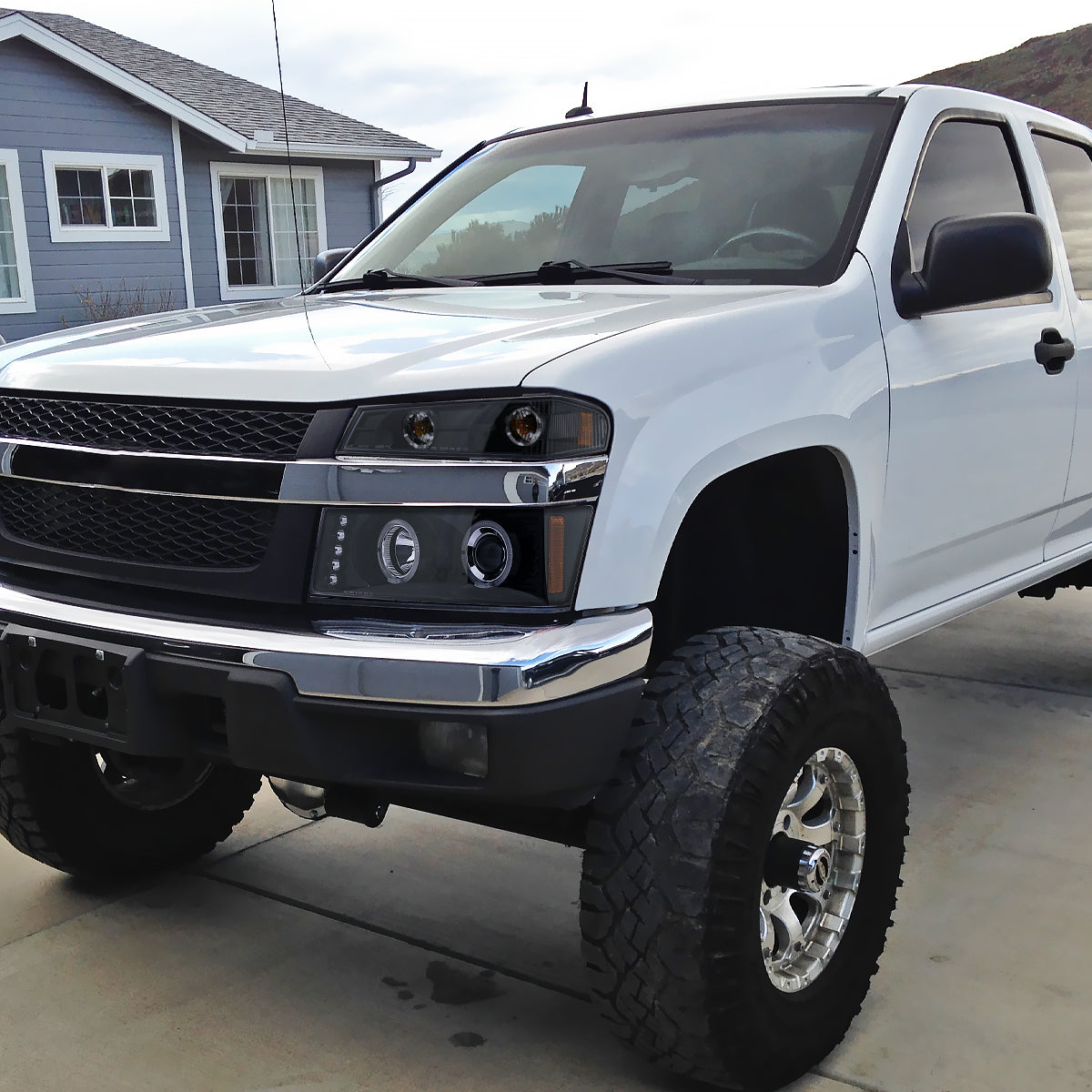 2004-2012 GMC Canyon/ Chevrolet Colorado Dual Halo Projector Headlights (Glossy Black Housing/Smoked Lens)
