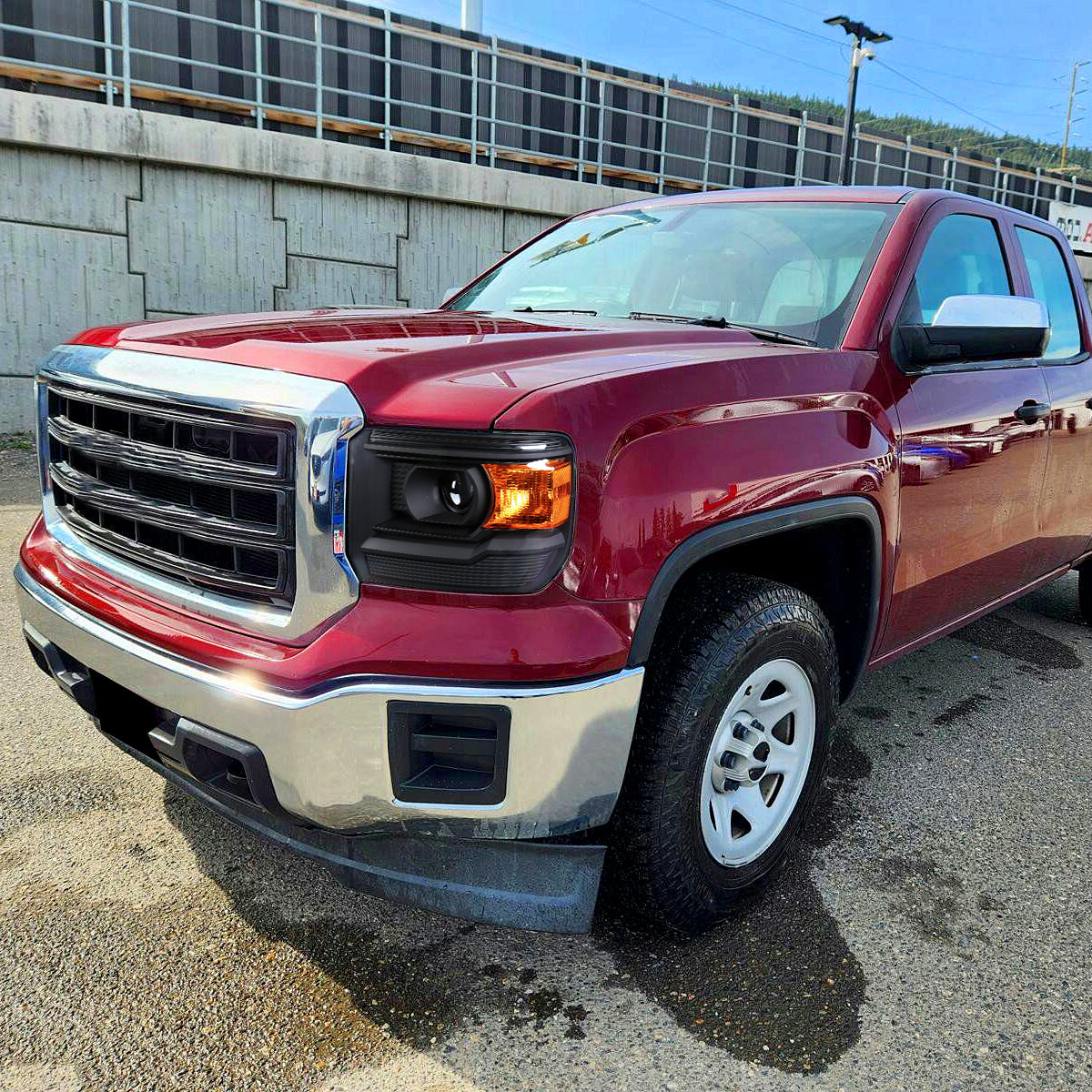 2014-2019 GMC Sierra 1500/2500HD/3500HD Projector Headlights w/ Amber Reflectors (Matte Black Housing/Clear Lens)