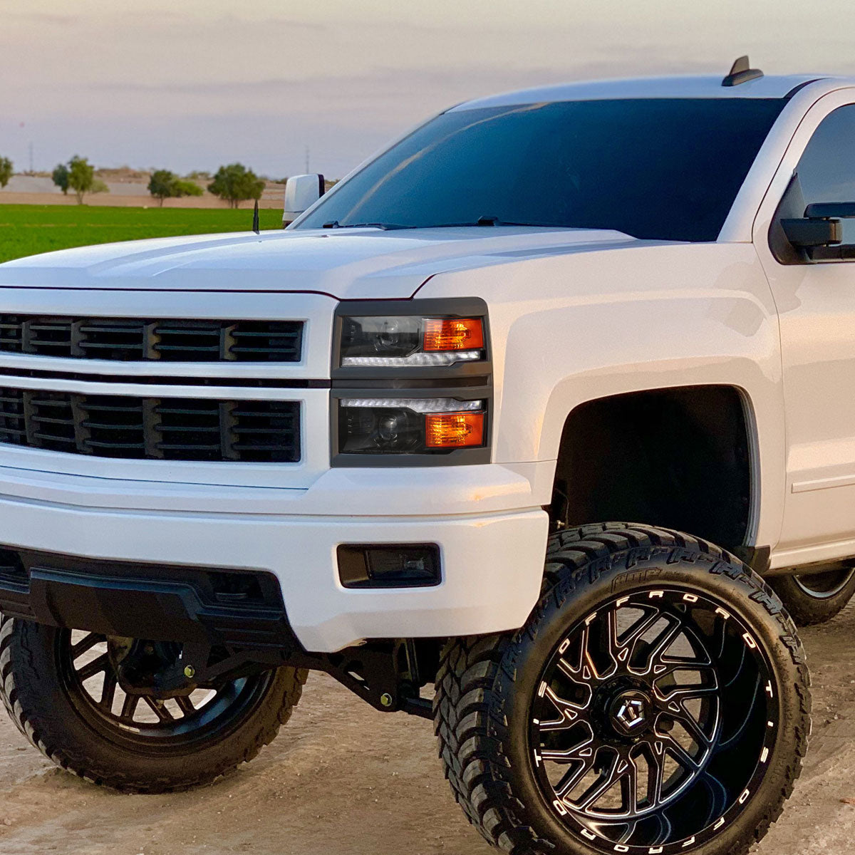 2014-2015 Chevrolet Silverado 1500 Switchback Sequential LED Bar Projector Headlights (Matte Black Housing/Clear Lens/Black Trim)