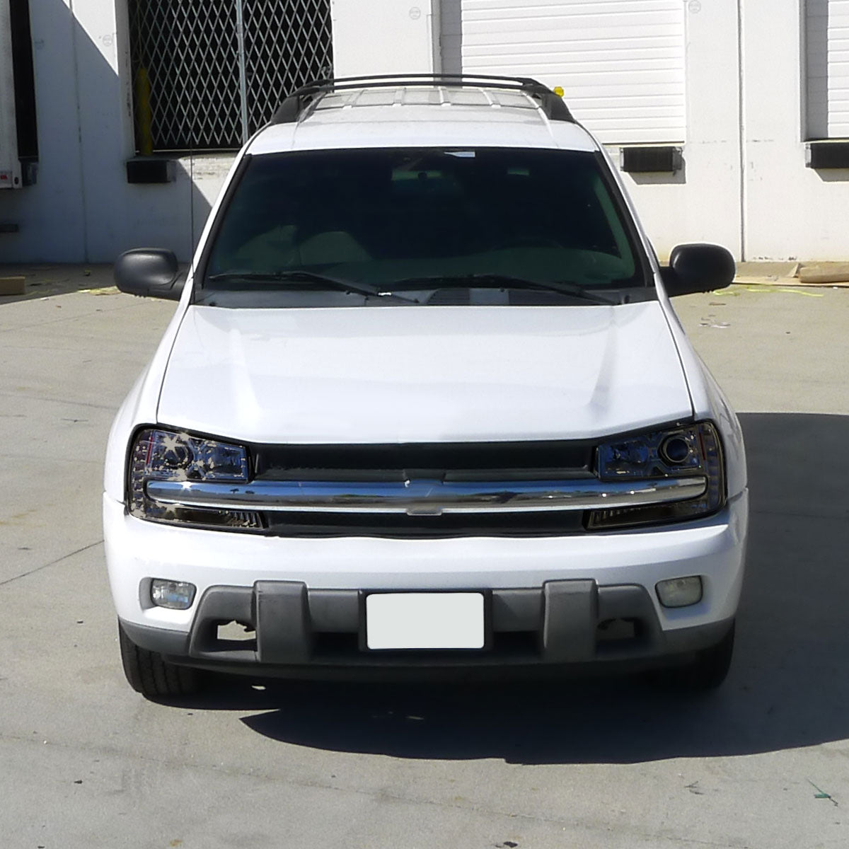 2002-2009 Chevrolet Trailblazer Projector Headlights w/ LED Light Strip (Chrome Housing/Smoked Lens)