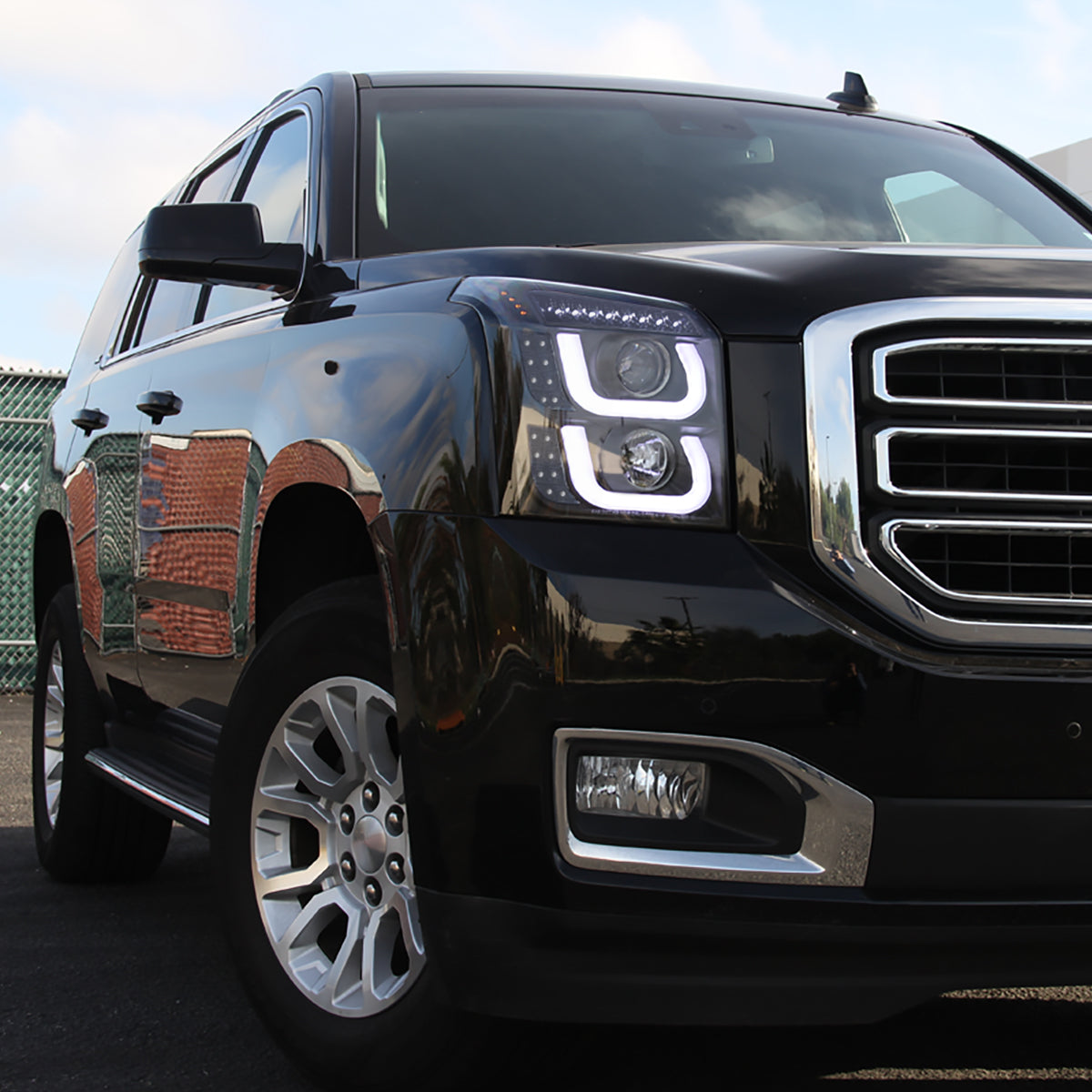 2015-2020 GMC Yukon/Yukon XL LED U-Bar Projector Headlights w/ LED Turn Signal Lights (Matte Black Housing/Clear Lens)