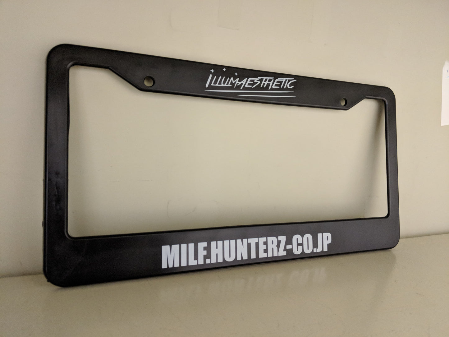 Illumaesthetic Custom Plate Frame (Simple Text)