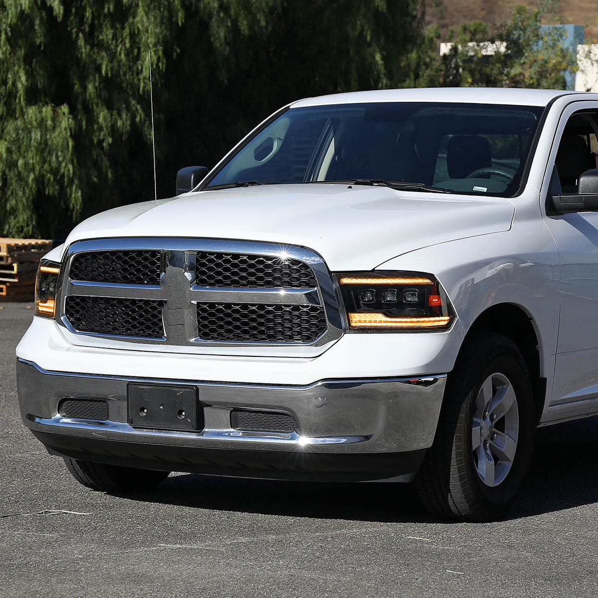 2009-2018 Dodge RAM 1500 / 2019 RAM Classic / 2010-2018 RAM 2500 3500 Switchback Sequential Full Amber LED Projector Headlights (Matte Black Housing/Clear Lens)