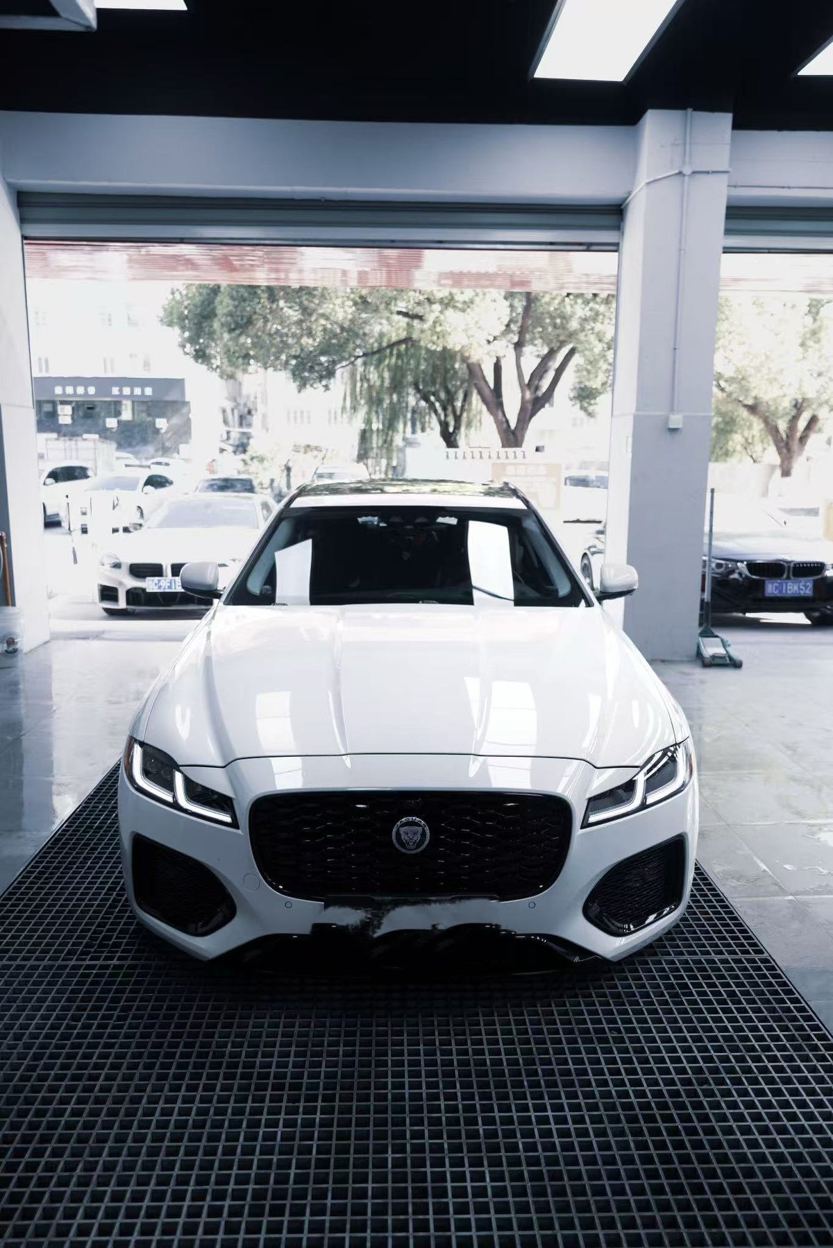 Jaguar XF clear tail lights by JIEAN Lights – photo 3