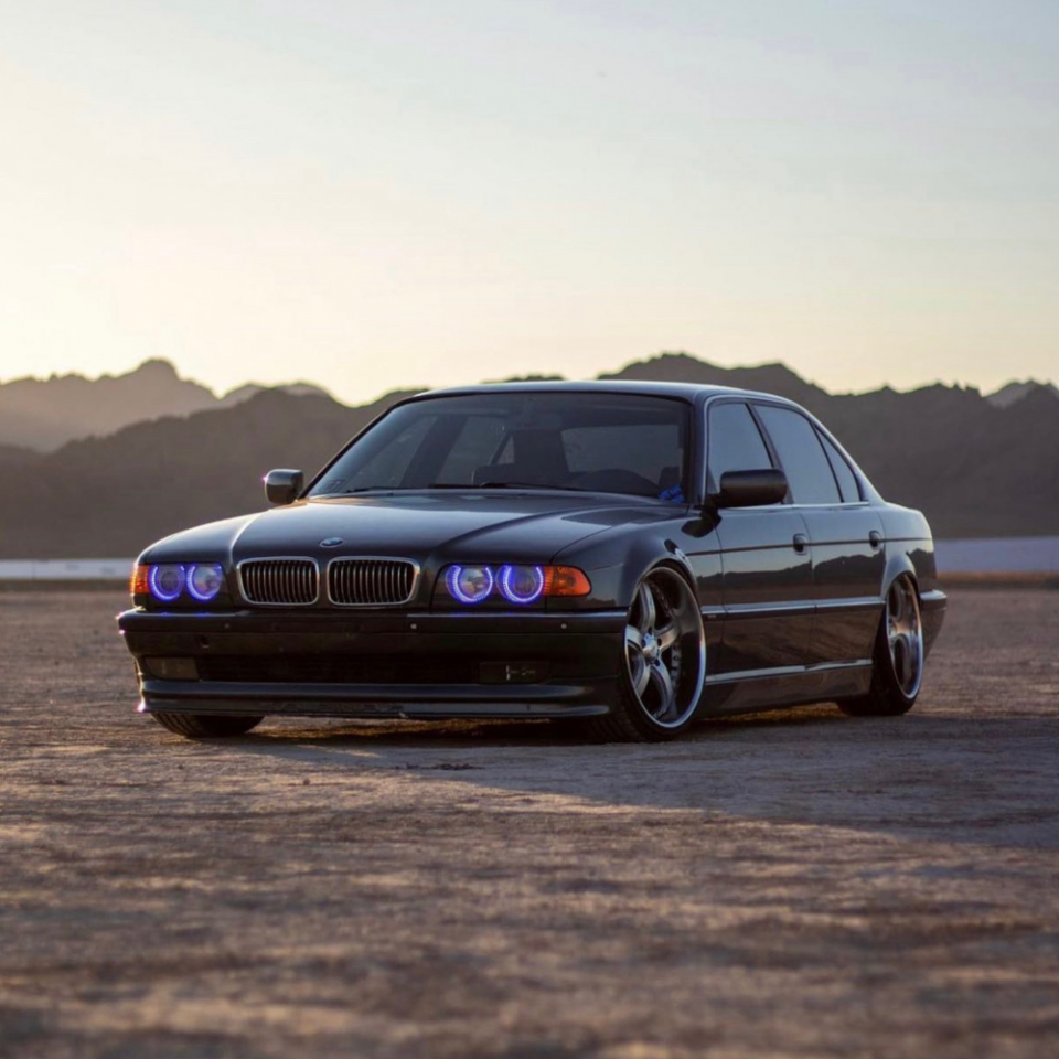 Lighting Trendz 2002-2005 BMW 7 Series RGBW Halo LED Kit