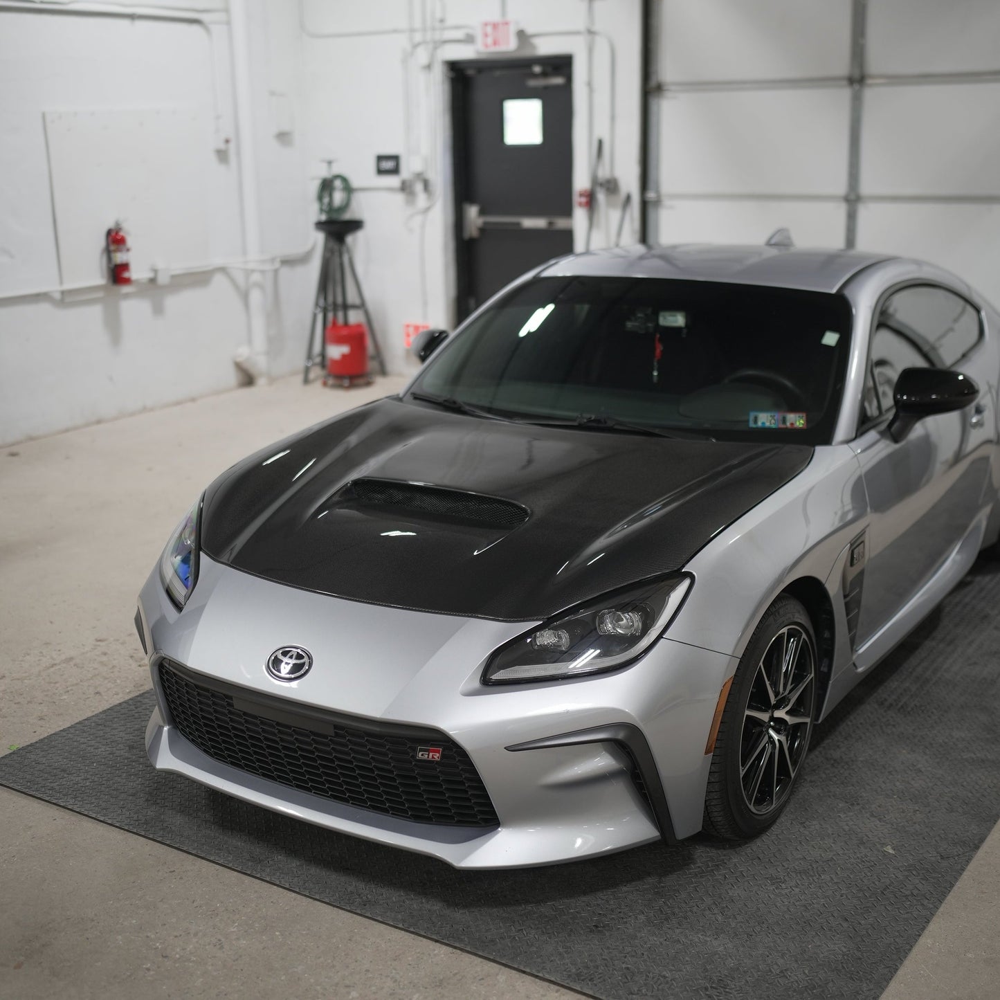 JDMuscle [22+BRZ/GR86] Tanso Carbon Fiber Hood - STI style