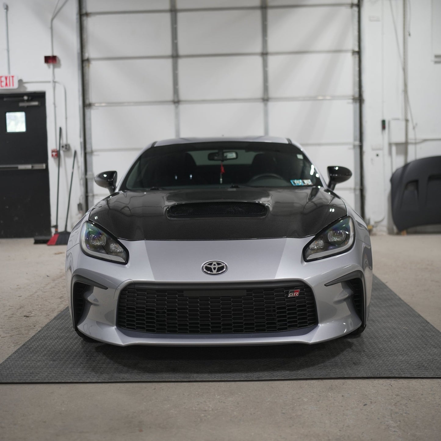 JDMuscle [22+BRZ/GR86] Tanso Carbon Fiber Hood - STI style