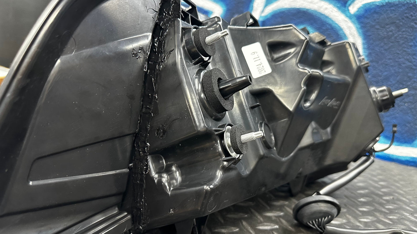 2024 ford mustang CLEAR tail light - DAMAGED (SEE DESCRIPTION)