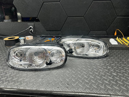 1990 - 1997 mazda miata clear tail lights (DAMAGED)