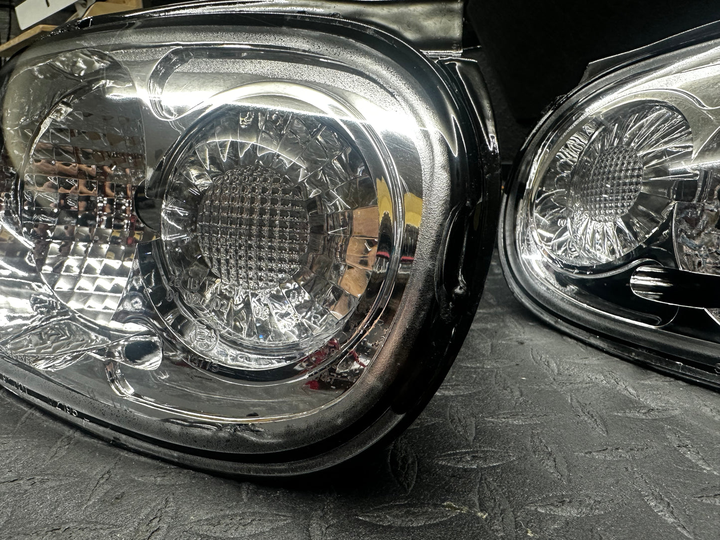 1990 - 1997 mazda miata clear tail lights (DAMAGED)