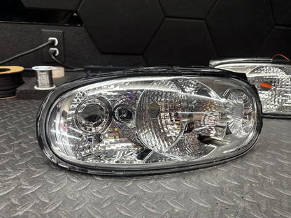 1990 - 1997 mazda miata clear tail lights (DAMAGED)