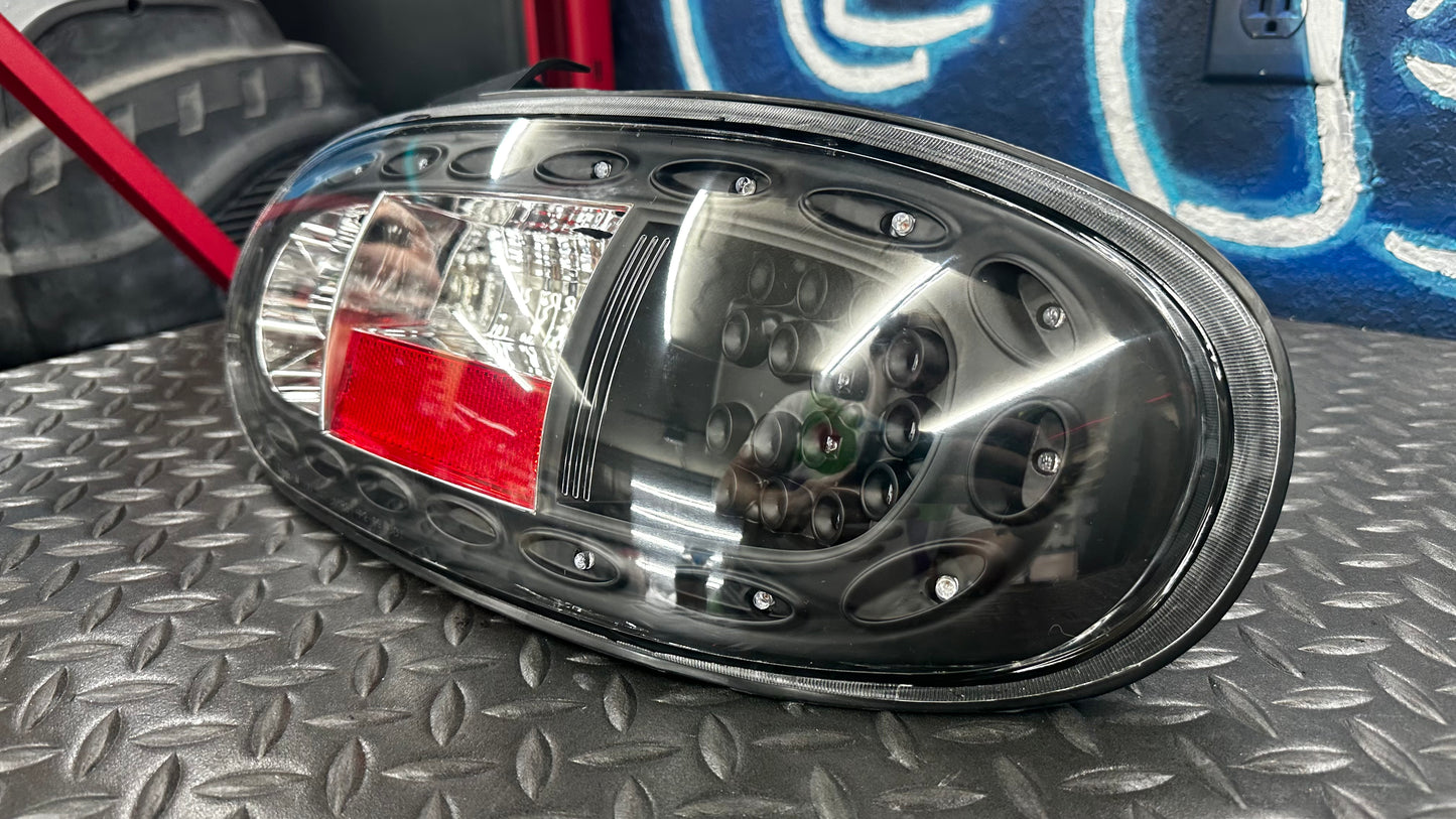 99 - 05 mazda miata RIGHT SIDE tail light