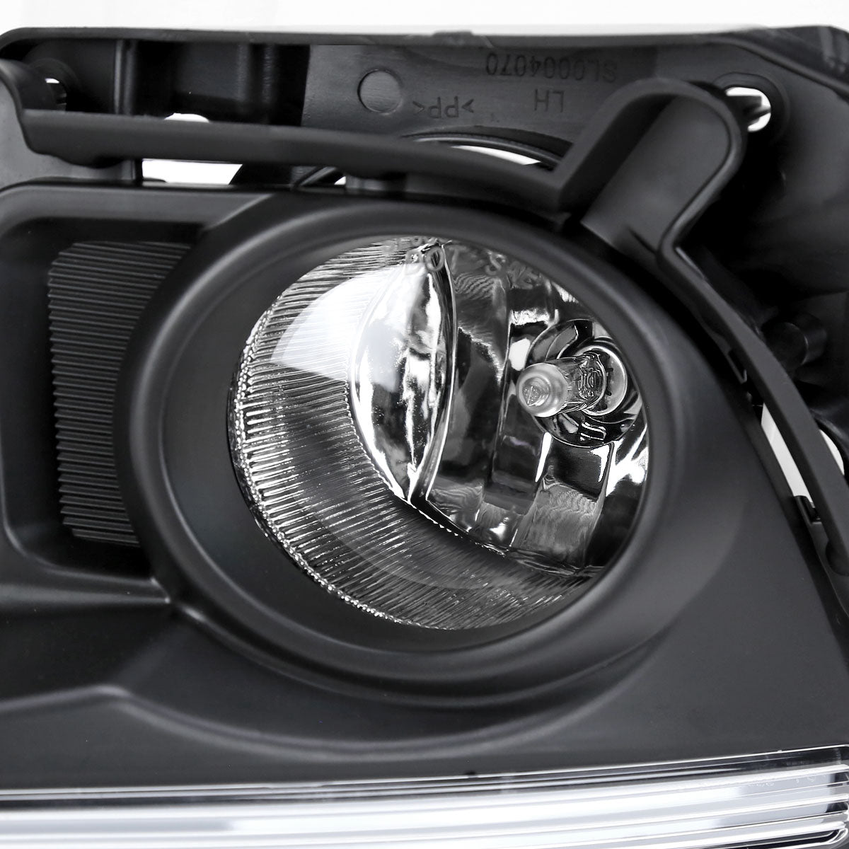 2014-2016 Toyota Highlander H16 Fog Lights Kit w/ LED Light Strip (Chrome Housing/Clear Lens)