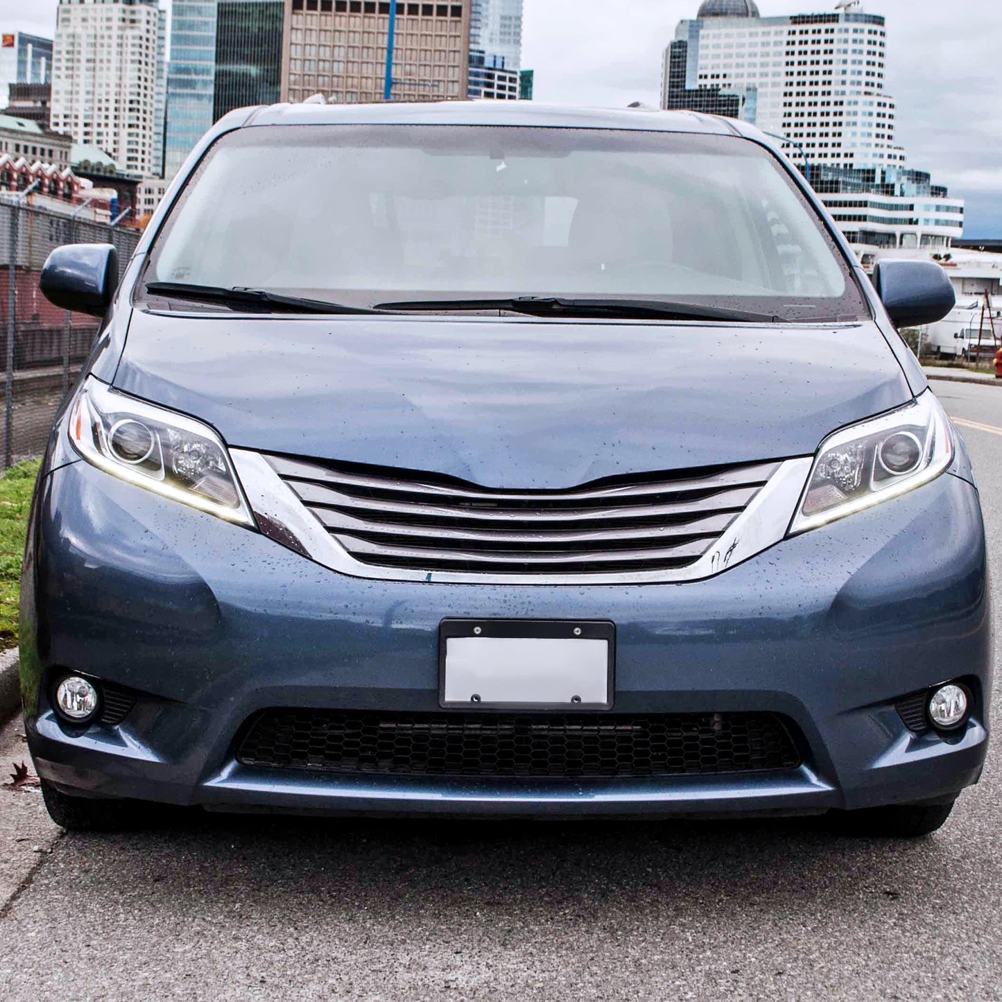 2011-2017 Toyota Sienna H11 Fog Lights Kit (Chrome Housing/Clear Lens)