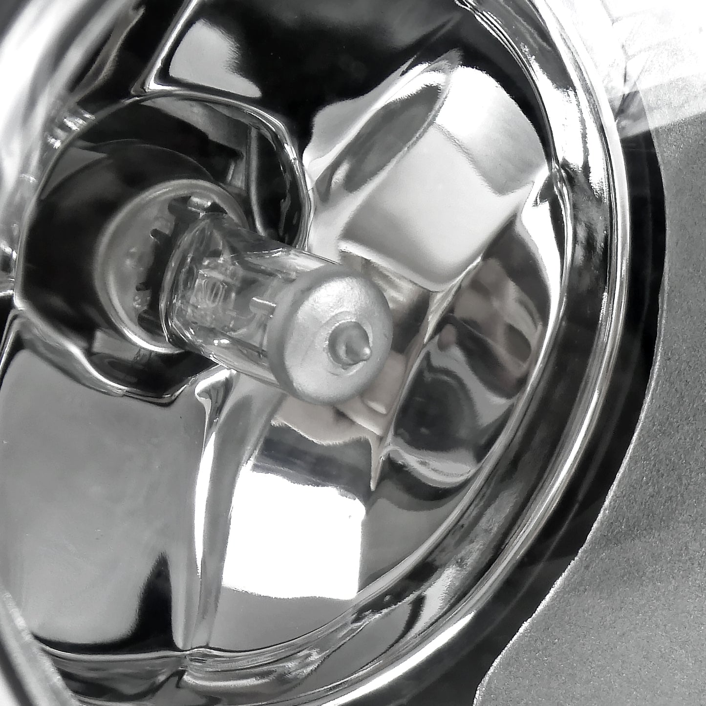 2012-2015 Toyota Tacoma H11 Fog Lights Kit (Chrome Housing/Clear Lens)