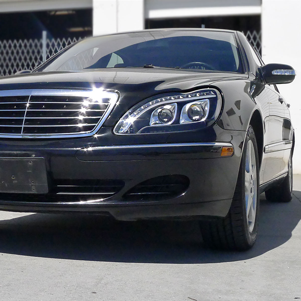 1998-2006 Mercedes Benz W220 S Class Projector Headlights w/ LED Light Strip & Turn Signal Lights (Matte Black Housing/Clear Lens)