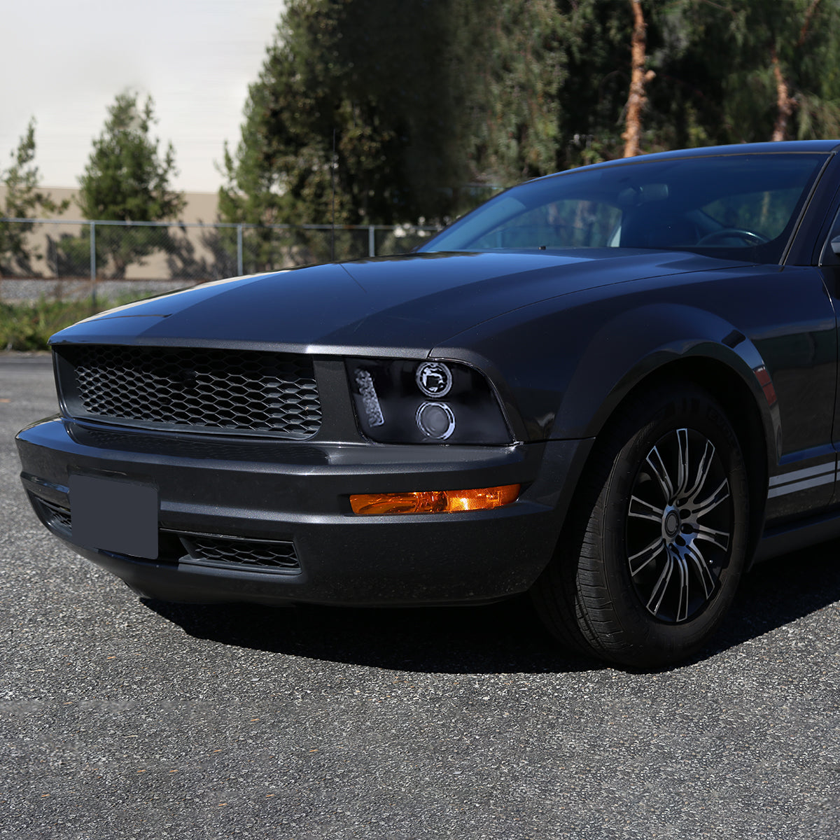 2005-2009 Ford Mustang Halo Projector Headlights w/ LED Light Strip (Glossy Black Housing/Smoked Lens)