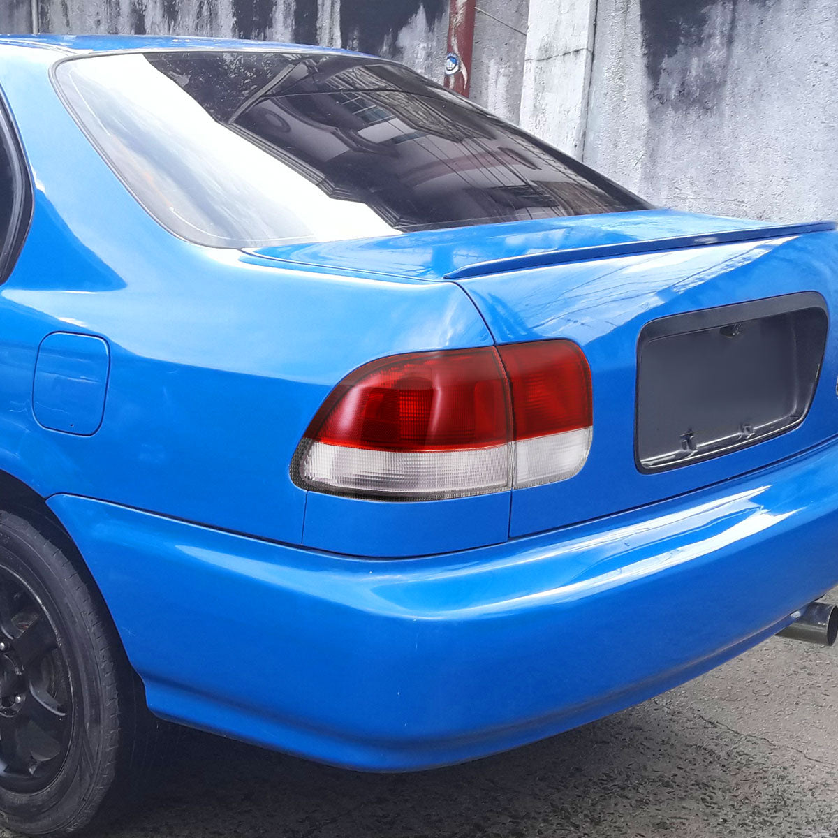 1996-1998 Honda Civic Sedan Tail Lights w/ Bulbs (Chrome Housing/Red Clear Lens)