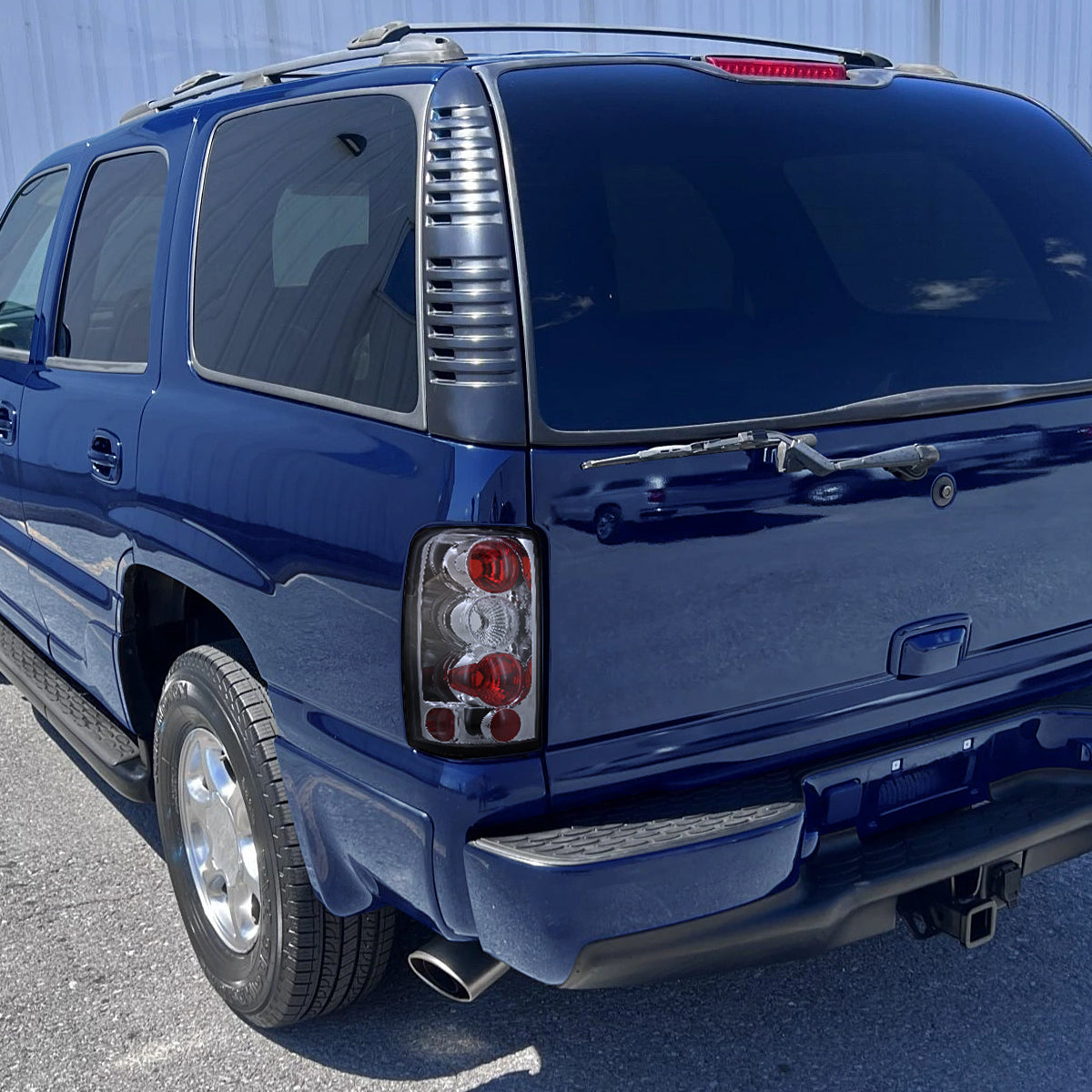 2000-2006 Chevrolet GMC Tahoe/Yukon/Suburban Tail Lights (Chrome Housing/Clear Lens)