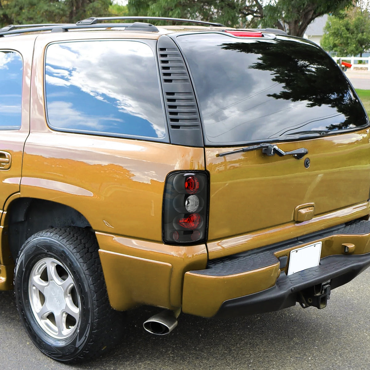 2000-2006 Chevrolet GMC Suburban/Tahoe/Yukon Tail Lights (Matte Black Housing/Clear Lens)