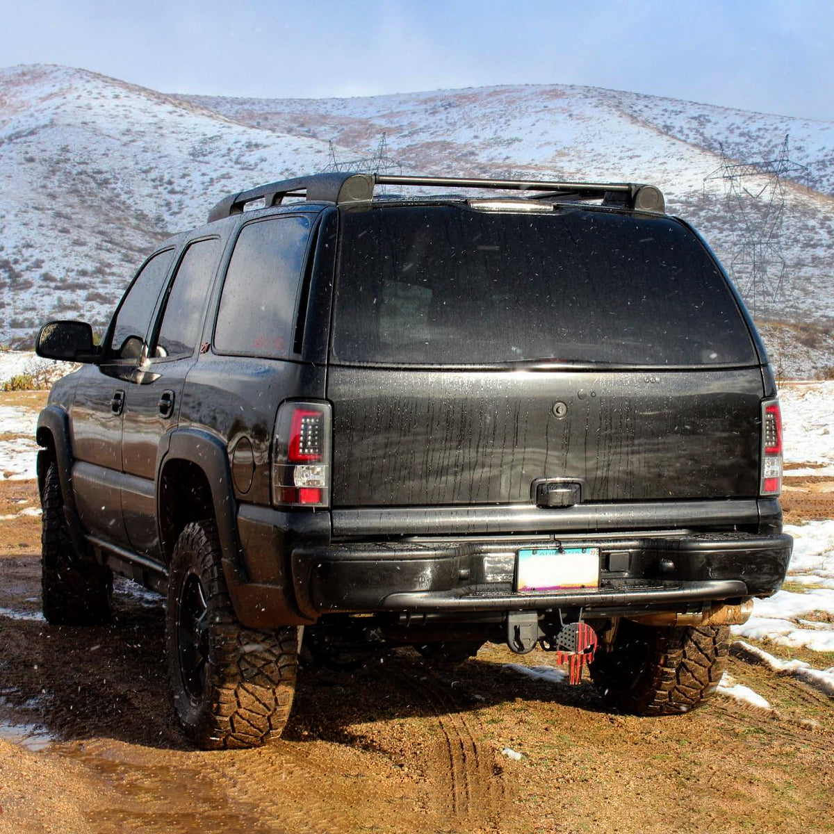 2000-2006 Chevrolet Suburban/Tahoe GMC Yukon/Yukon XL LED C Bar Tail Lights (Black Housing/Clear Lens)