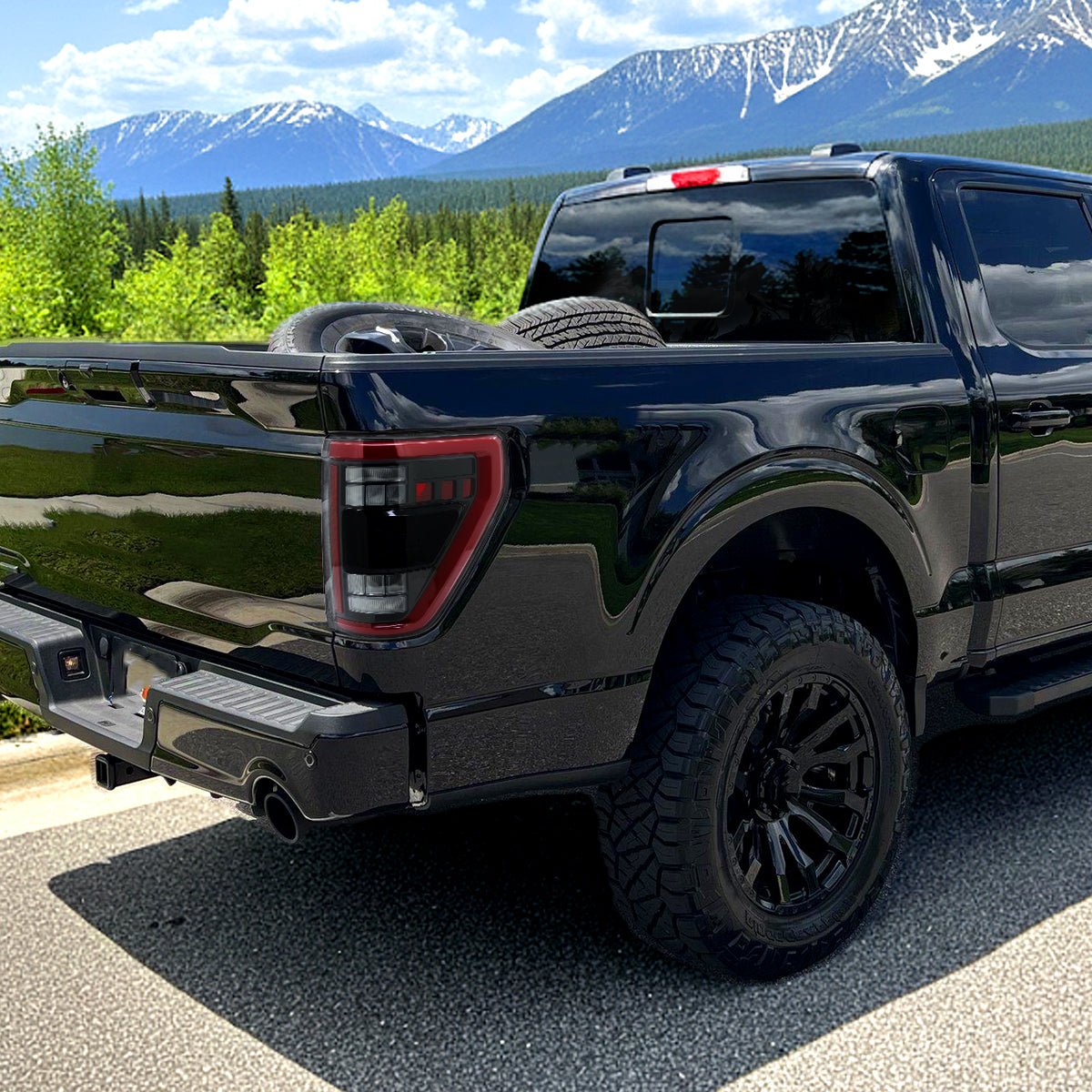 2021??2023 Ford F-150 LED Tail Lights w/ Switchback Sequential Turn Signals (Black Housing / Clear Lens)