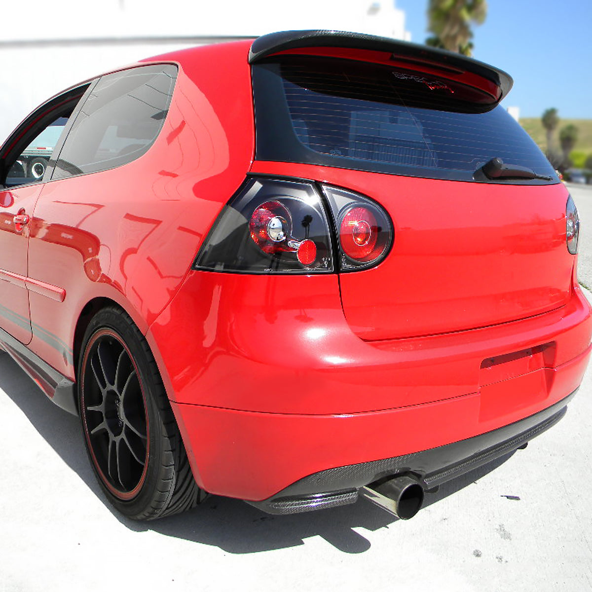 2006-2009 Volkswagen Golf GTI Mk5/Rabbit/R32 Tail Lights (Matte Black Housing/Clear Lens)
