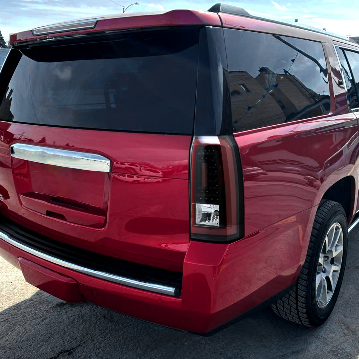 2015-2020 GMC Yukon/Yukon XL Denali SLE/SLT LED Tail Lights (Black Housing/Clear Lens w/ Red Bar)