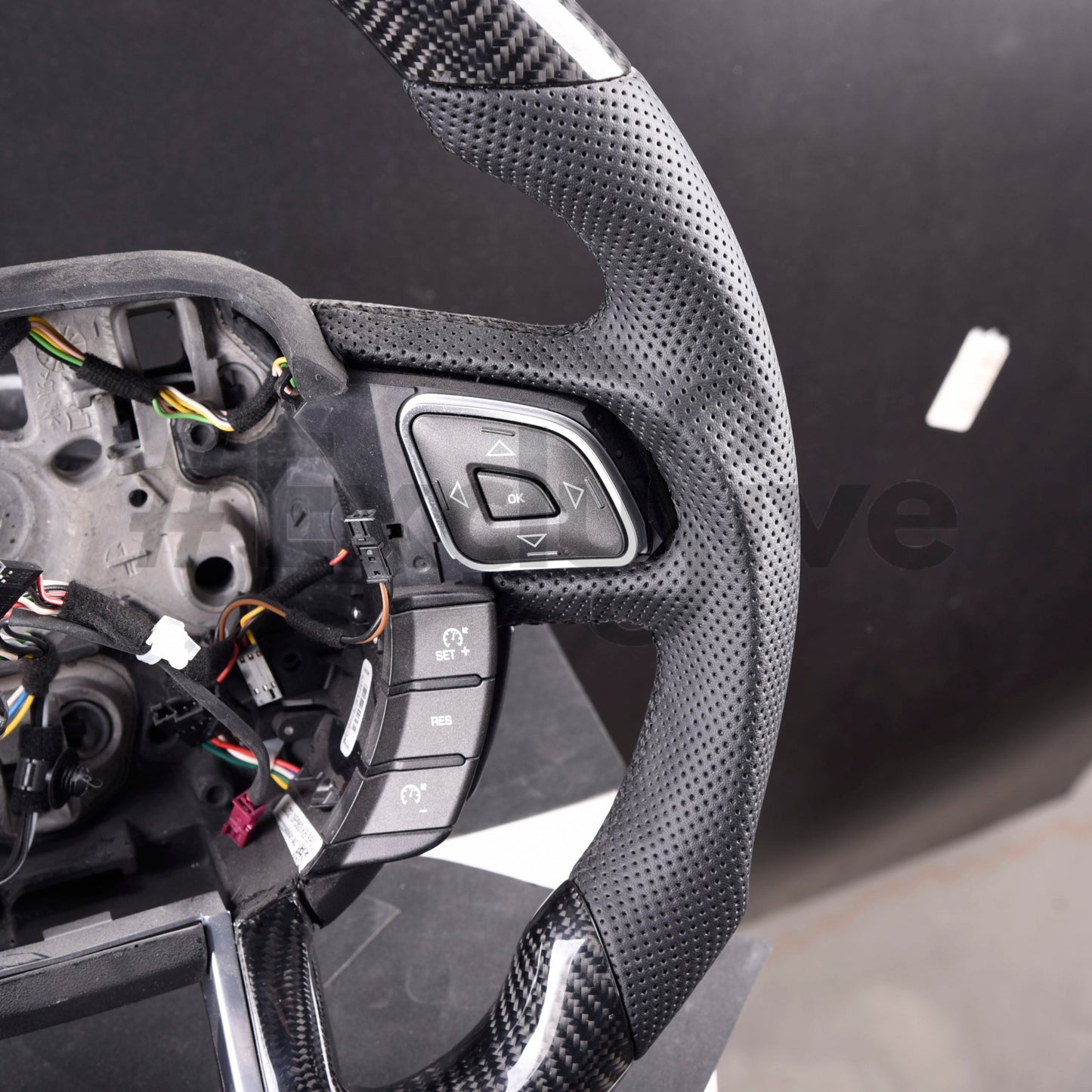 Land Rover Discovery Sport / Range Rover Evoque Custom Steering Wheel by Exclusive Steering