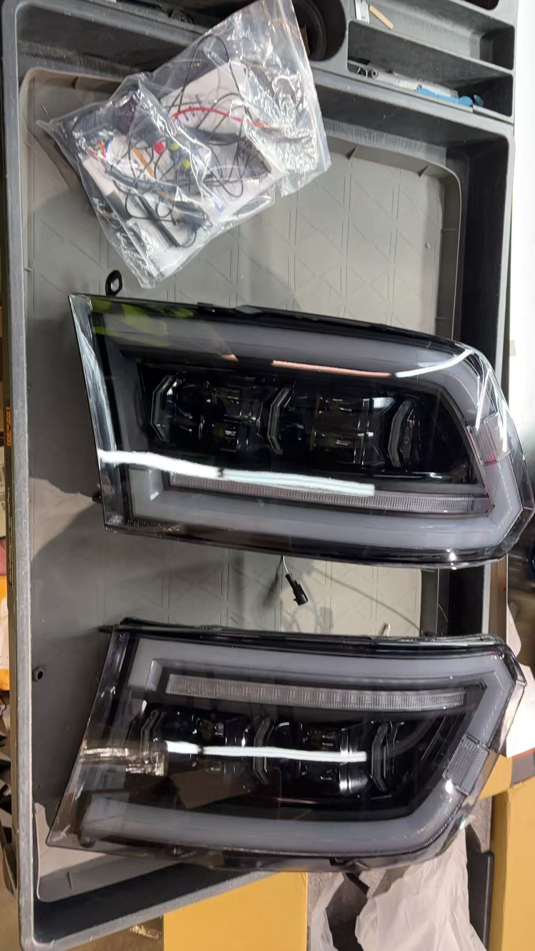 Open box 09-18 RAM 1500 13-18 RAM 1500 2500 headlight - actual condition photo